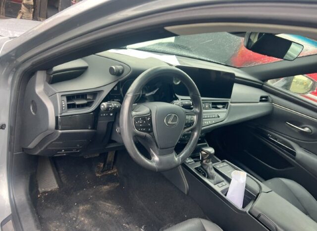 
								Salvaged Cars 2022 Lexus ES full									