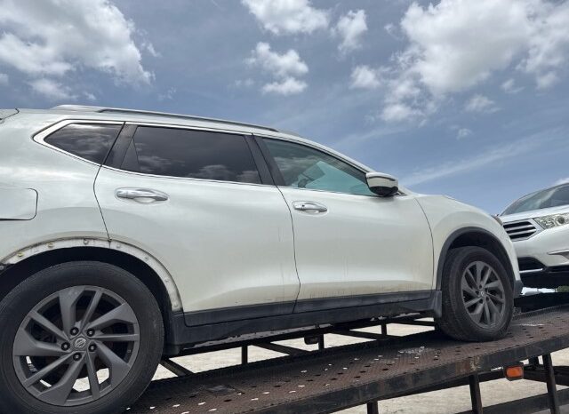 
								Salvaged Cars 2016 Nissan Rogue full									