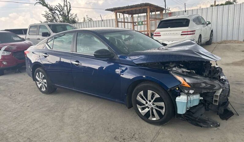 
								Salvaged Cars 2024 Nissan Altima full									