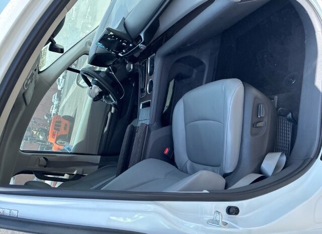 
								Salvaged Cars 2023 Toyota Sienna full									