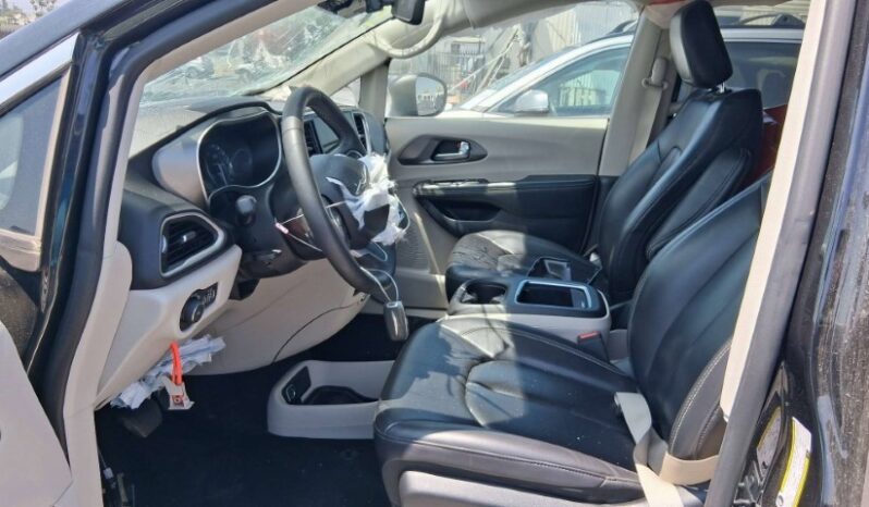 
								Salvaged Cars 2023 Chrysler Pacifica full									