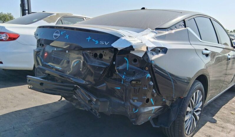 
								Salvaged Cars 2024 Nissan Altima full									