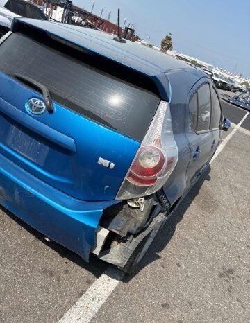 
								Salvaged Cars 2013 Toyota Prius C full									