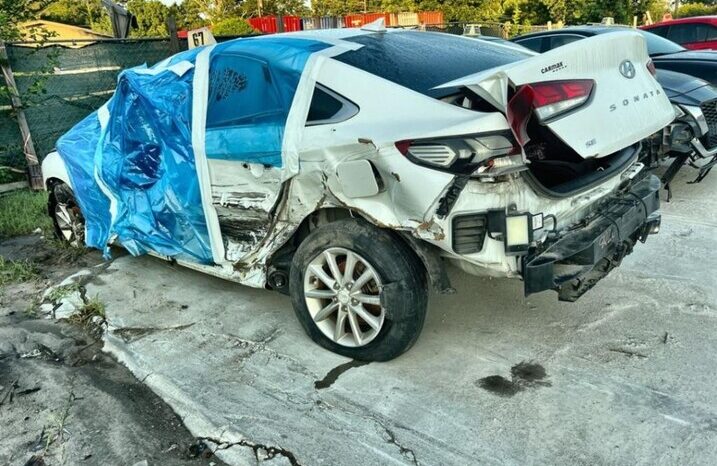 
								Salvaged Cars 2019 Hyundai Sonata full									