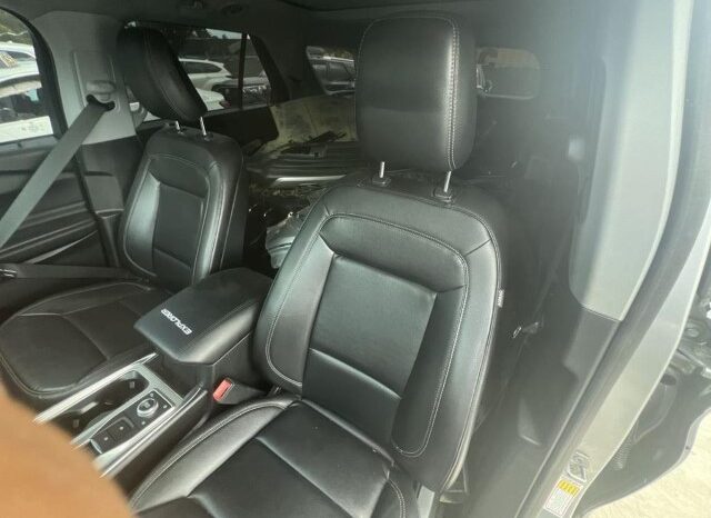 
								Salvaged Cars 2020 Ford Explorer full									