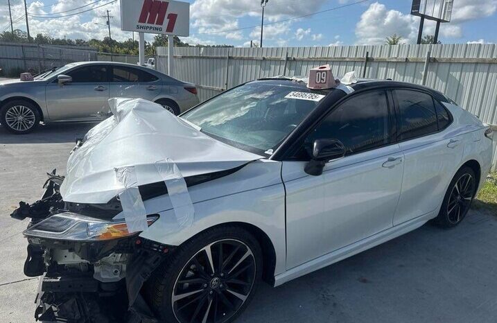 
								Salvaged Cars 2020 Toyota Camry full									