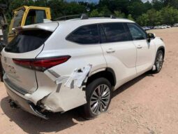 
										Salvaged Cars 2020 Toyota Highlander full									