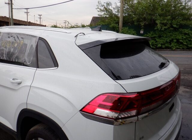 
								Salvaged Cars 2024 Volkswagen Atlas Cross Sport full									