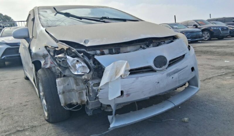 
								Salvaged Cars 2011 Toyota Prius full									