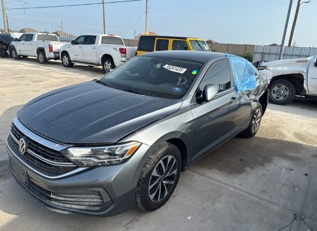 
								Salvaged Cars 2024 Volkswagen Jetta full									
