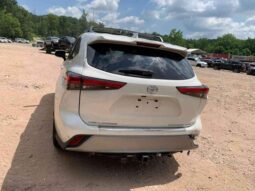 
										Salvaged Cars 2020 Toyota Highlander full									