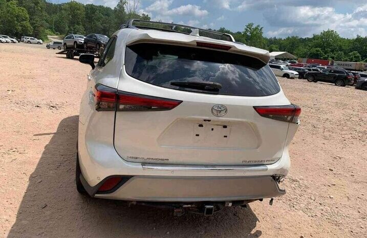 
								Salvaged Cars 2020 Toyota Highlander full									