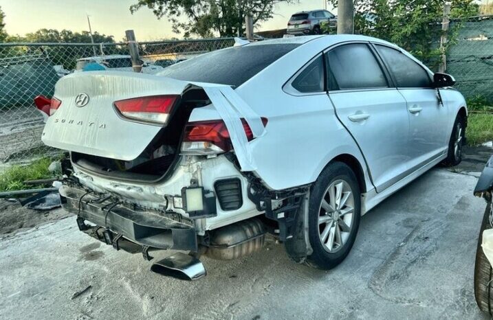 
								Salvaged Cars 2019 Hyundai Sonata full									