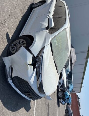 
								Salvaged Cars 2023 Toyota Sienna full									