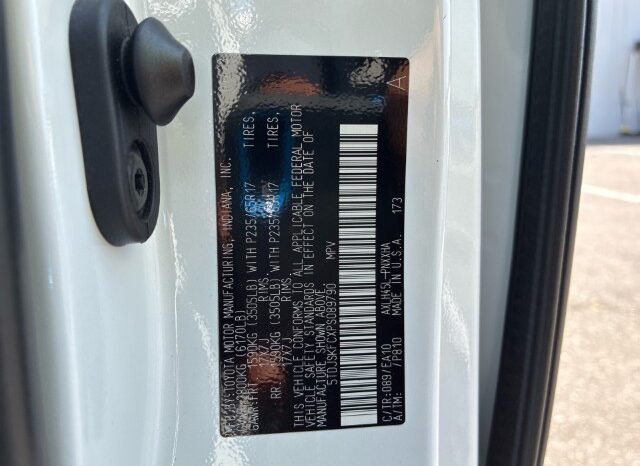 
								Salvaged Cars 2023 Toyota Sienna full									