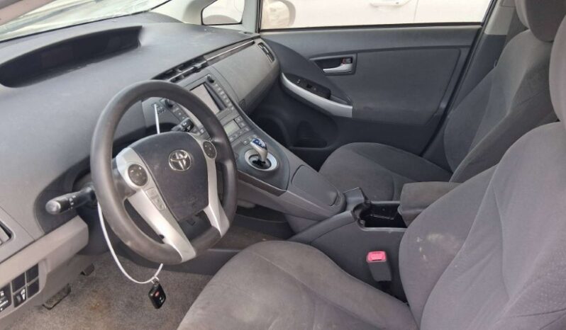 
								Salvaged Cars 2011 Toyota Prius full									