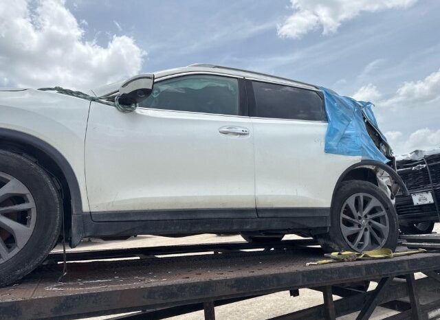 
								Salvaged Cars 2016 Nissan Rogue full									
