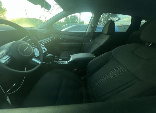 
								Salvaged Cars 2025 Hyundai Tucson full									