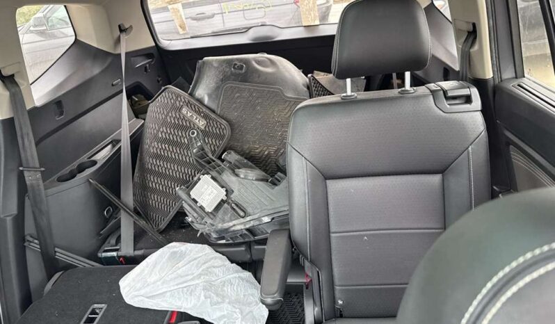 
								Salvaged Cars 2023 Volkswagen Atlas Cross Sport full									