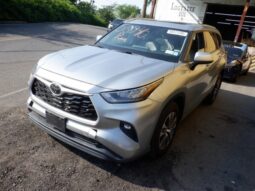 
										Salvaged Cars 2020 Toyota Highlander full									