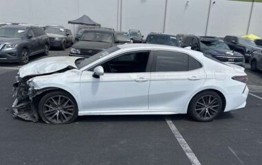 Salvaged Cars 2022 Toyota Camry