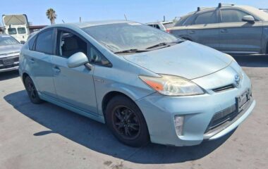 Salvaged Cars 2015 Toyota Prius
