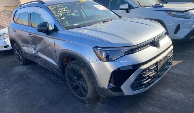 
								Salvaged Cars 2025 Volkswagen Taos full									