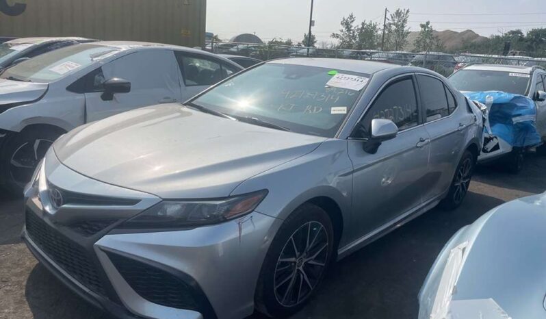 
								Salvaged Cars 2021 Toyota Camry full									