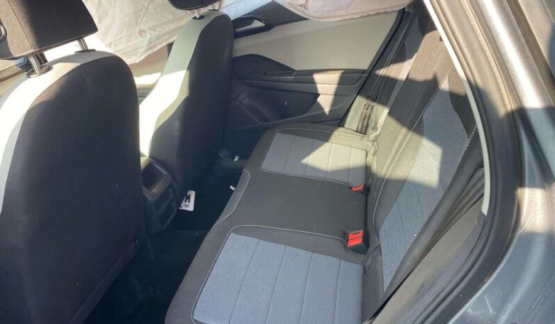 
								Salvaged Cars 2025 Volkswagen Taos full									