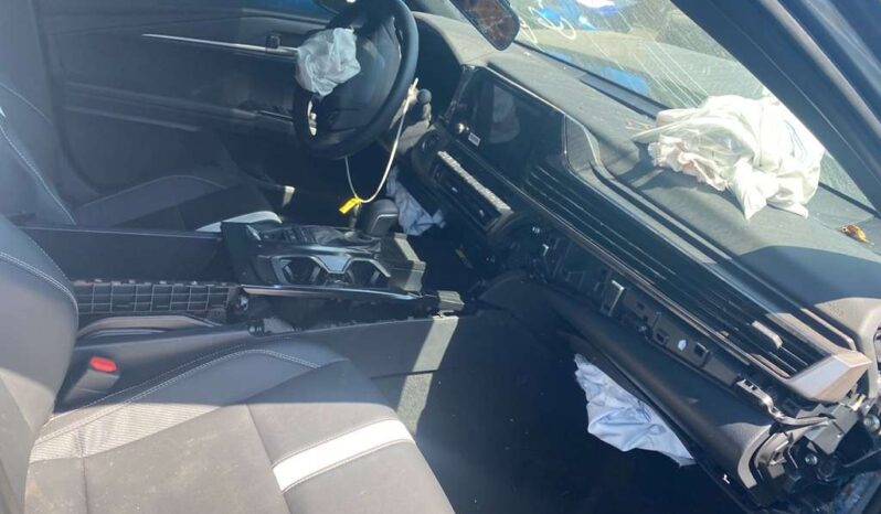 
								Salvaged Cars 2025 Toyota Camry full									