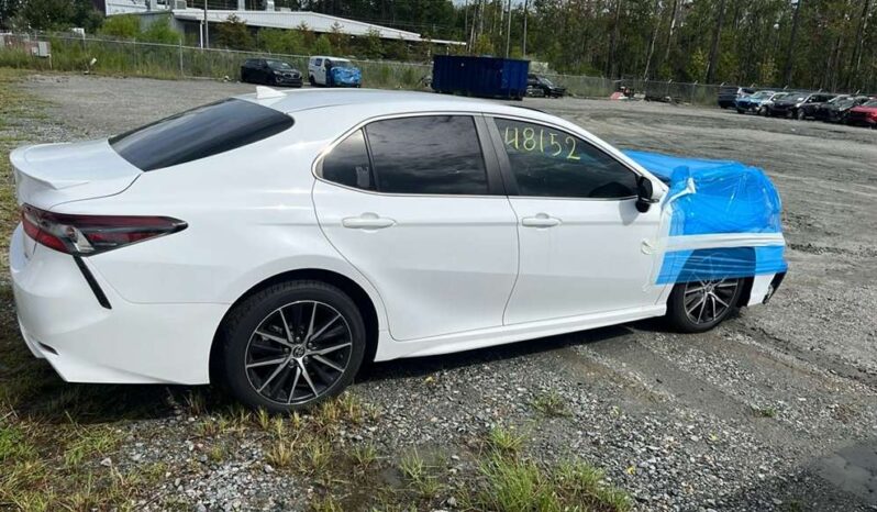 
								Salvaged Cars 2021 Toyota Camry full									