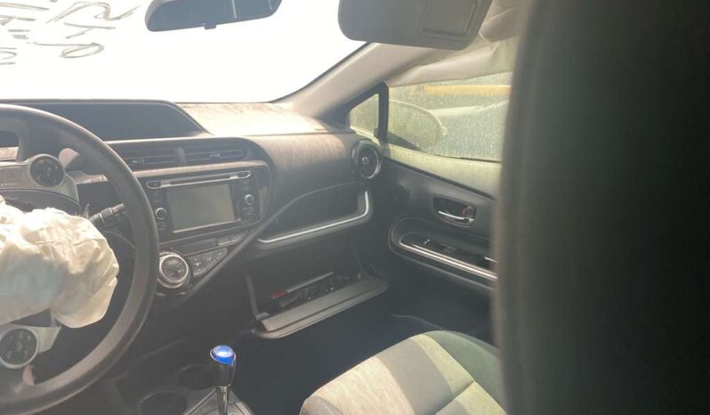 
								Salvaged Cars 2016 Toyota Prius C full									