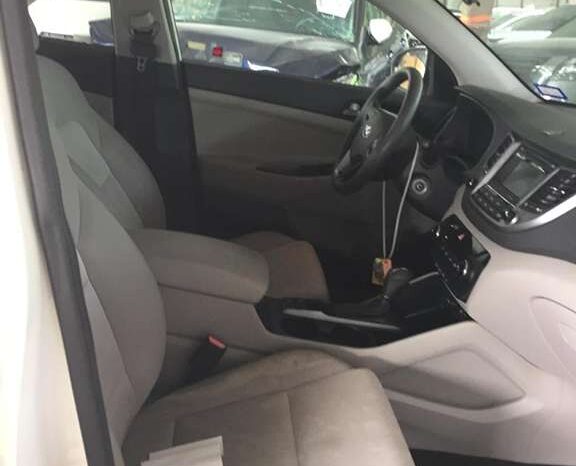 
								Salvaged Cars 2016 Hyundai Tucson full									