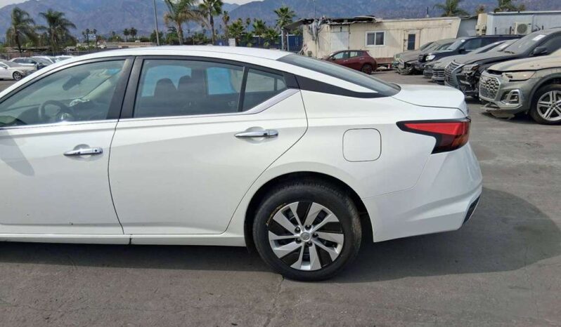 
								Salvaged Cars 2024 Nissan Altima full									