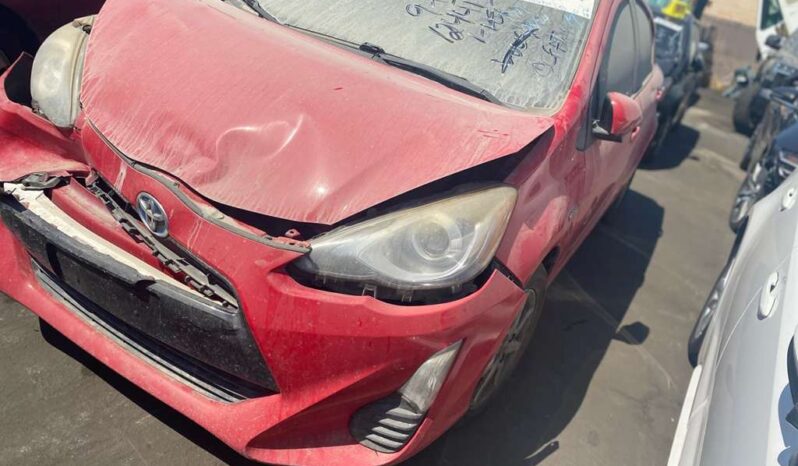 
								Salvaged Cars 2016 Toyota Prius C full									