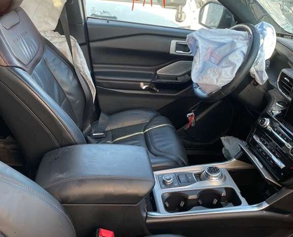 
								Salvaged Cars 2022 Ford Explorer full									