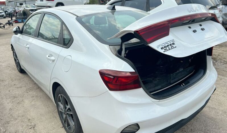 
								Salvaged Cars 2022 Kia Forte full									