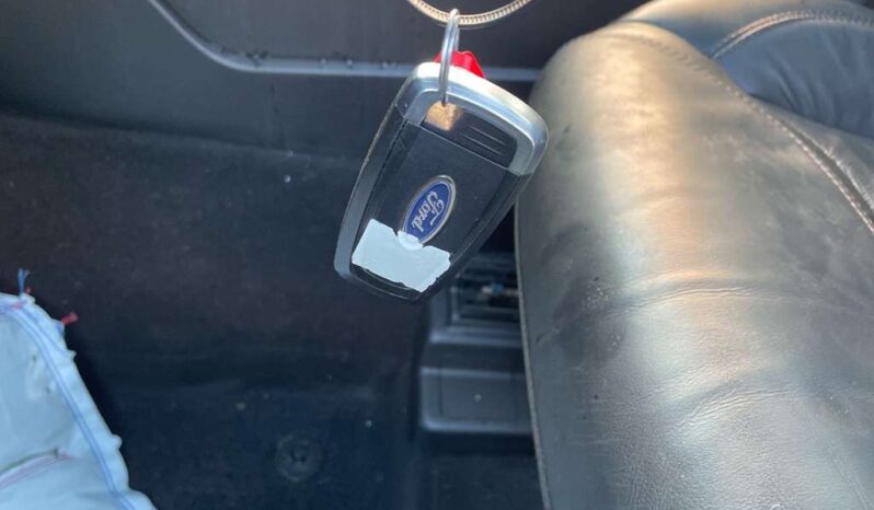 
								Salvaged Cars 2022 Ford Explorer full									