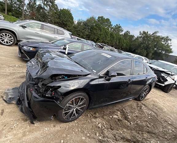 
								Salvaged Cars 2023 Toyota Camry full									