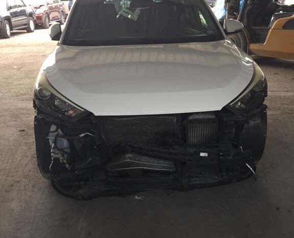
								Salvaged Cars 2016 Hyundai Tucson full									