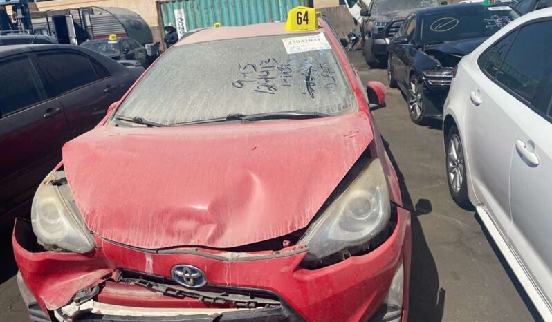 
								Salvaged Cars 2016 Toyota Prius C full									