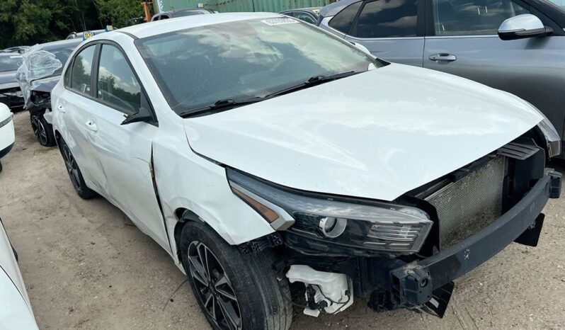 
								Salvaged Cars 2022 Kia Forte full									