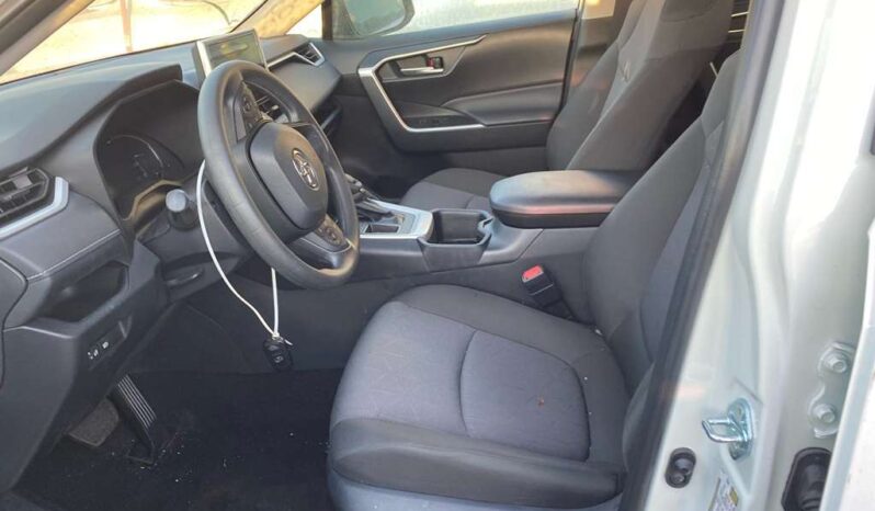 
								Salvaged Cars 2025 Toyota RAV4 full									
