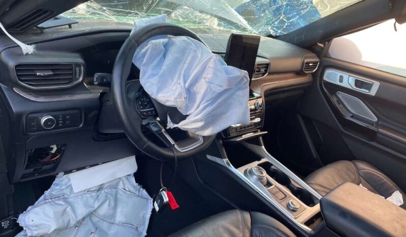 
								Salvaged Cars 2022 Ford Explorer full									