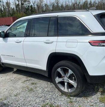 Salvaged Cars 2024 Jeep...