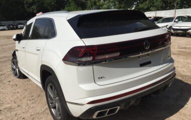 Salvaged Cars 2024 Volkswagen Atlas Cross SportVolkswagen