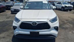 Salvaged Cars 2021 Toyota HighlanderToyota