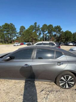 Salvaged Cars 2022 Nissan AltimaNissan