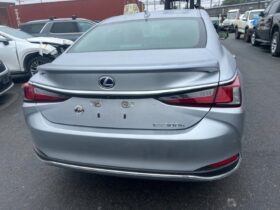 Salvaged Cars 2022 Lexus ESLexus