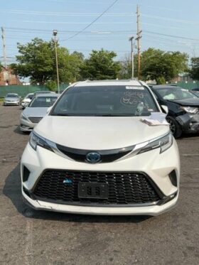 Salvaged Cars 2023 Toyota SiennaToyota